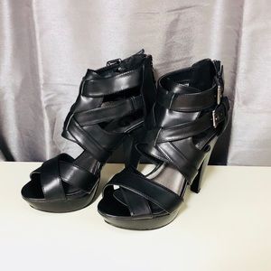 *NEW* G by Guess black dixie platform sandal